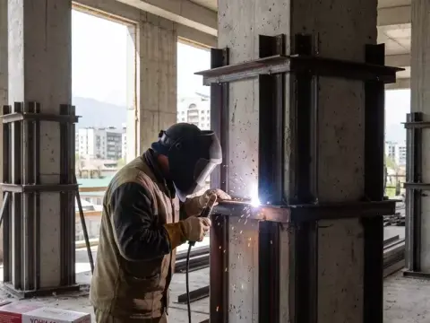 Seismic reinforcement of a building's load-bearing columns in the Almaly district