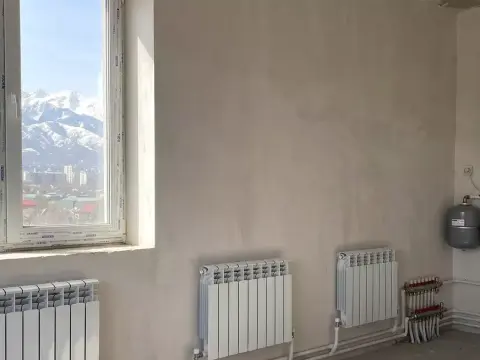 Смонтирована система отопления с радиаторами в частном доме в поселке Коктобе.