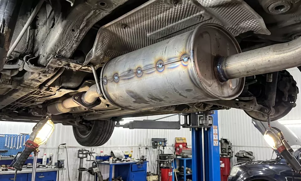 Exhaust system welding at a car service station in the Auezov district